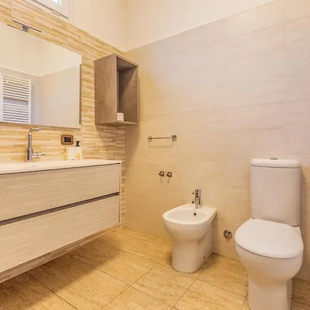 Cinema Airport 6 Minute Warmed Idropool And Patio Appartement