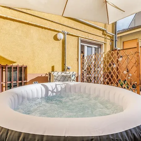 Appartement Cinema Airport 6 Minute Warmed Idropool And Patio Bergame
